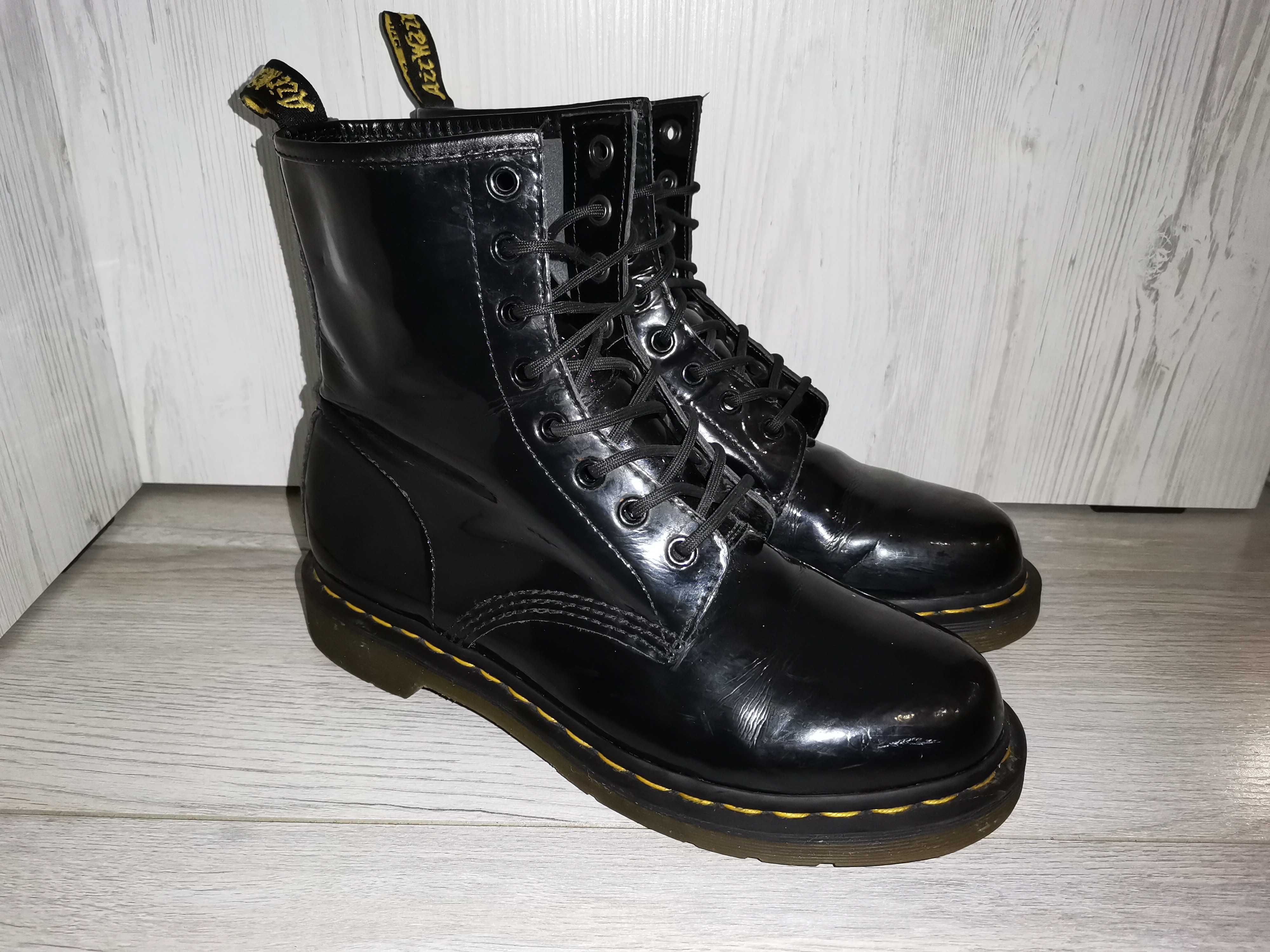 Dr.Martens                    .