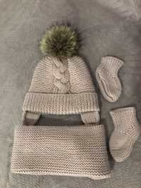 Шапка зимова з натуральним бомбоном,шарф, носочки Шерсть Мериноса