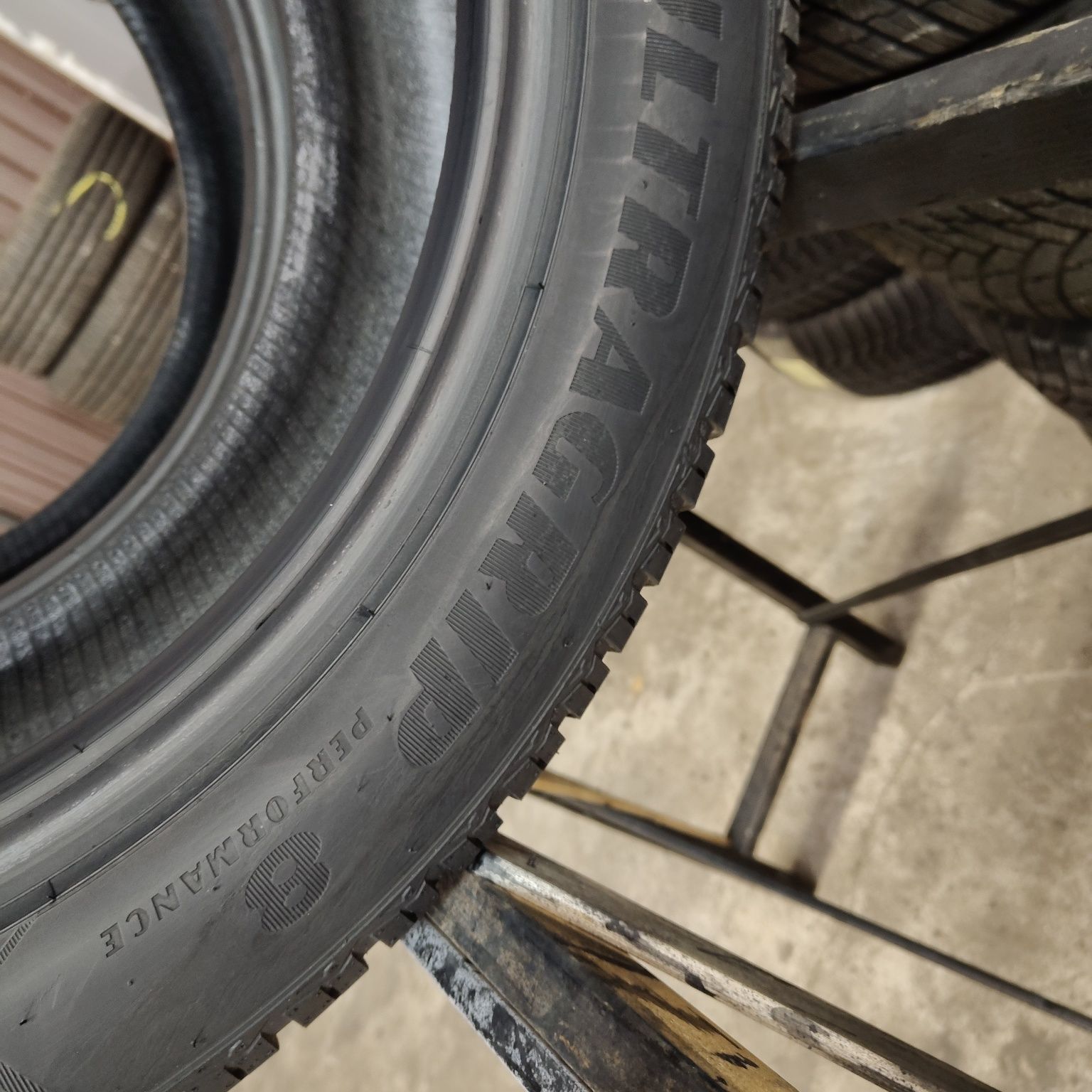 285/45/20 XL Sprzedam parę opon zimowych Goodyear