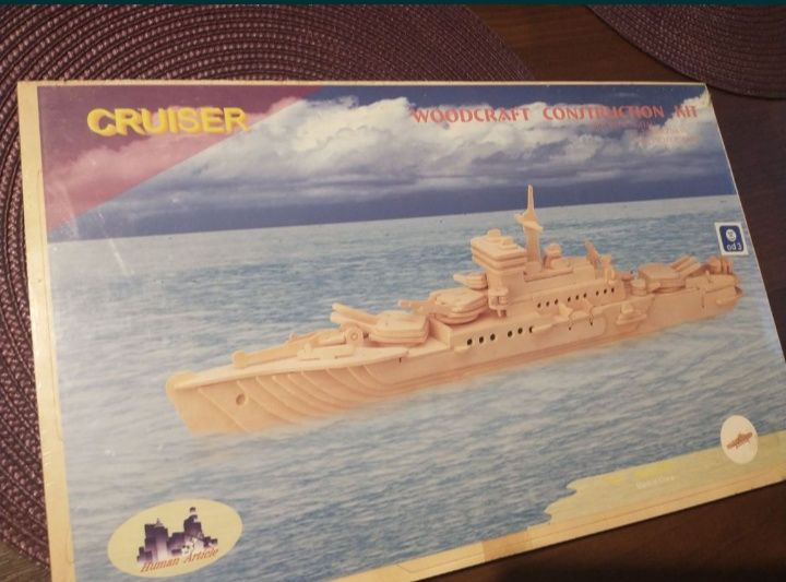 Krążownik, puzzle 3D z drewna.