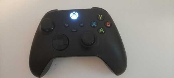 Kontroler bezprzewodowy Microsoft Xbox Series X / S czarny, uszkodzony