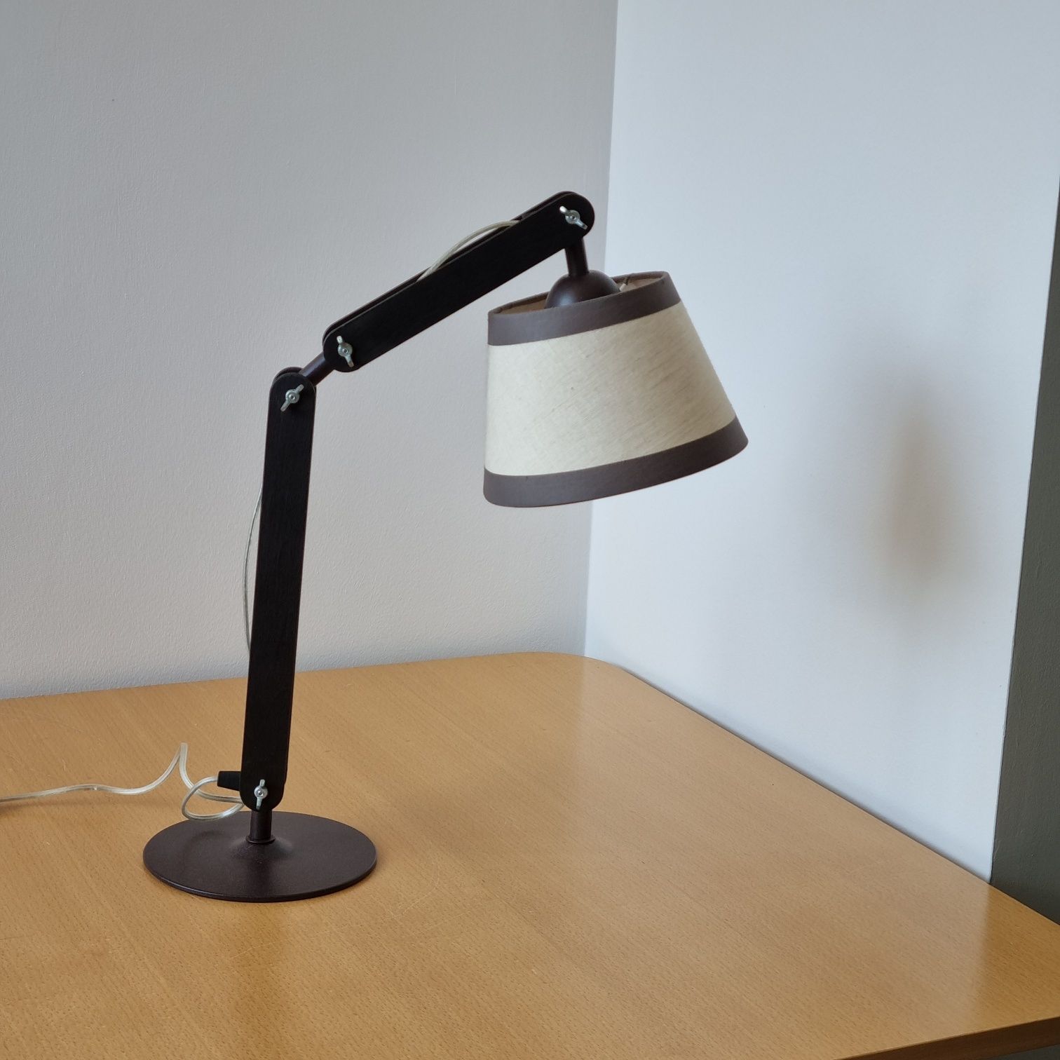 Dwie lampki biurkowe/nocne regulowane, drewniane, żarówki LED gratis