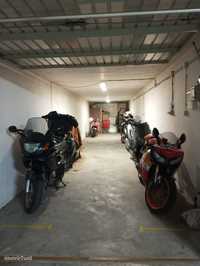 Aluga-se espaço para recolha moto
