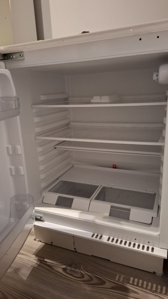 Lodówka podblatowa do zabudowy Whirlpool