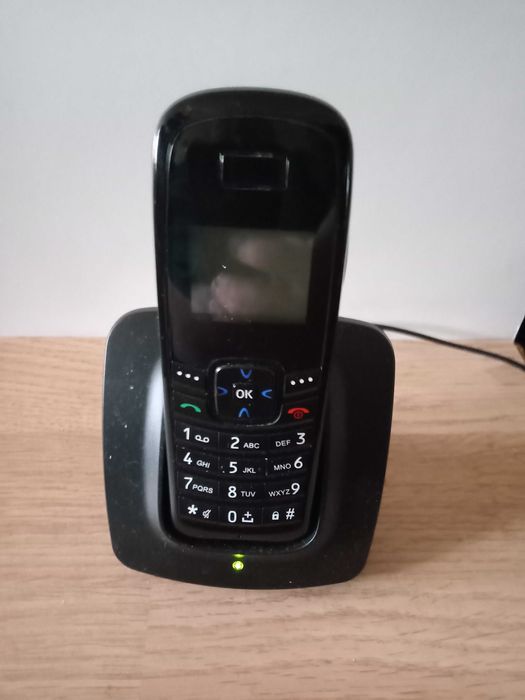 Telefon black Huawei ETS8121 stacjonarny ze stacją bazową GSM na kartę