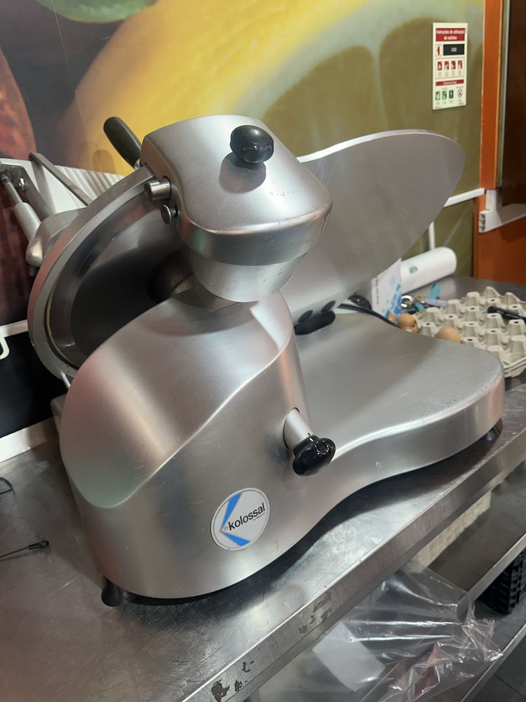 Vende se maquina de cortar presunto industrial,como nova
