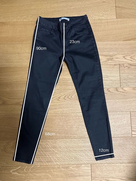 Czarne spodnie, Zara + Sweterek czerwony wpadający w pomarańczowy