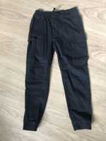 Granatowe joggery cargo h&m 164