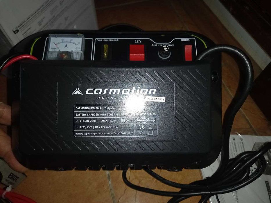 ЗАРЯДНИЙ ПРИСТРІЙ 12/24V Carmotion 58700