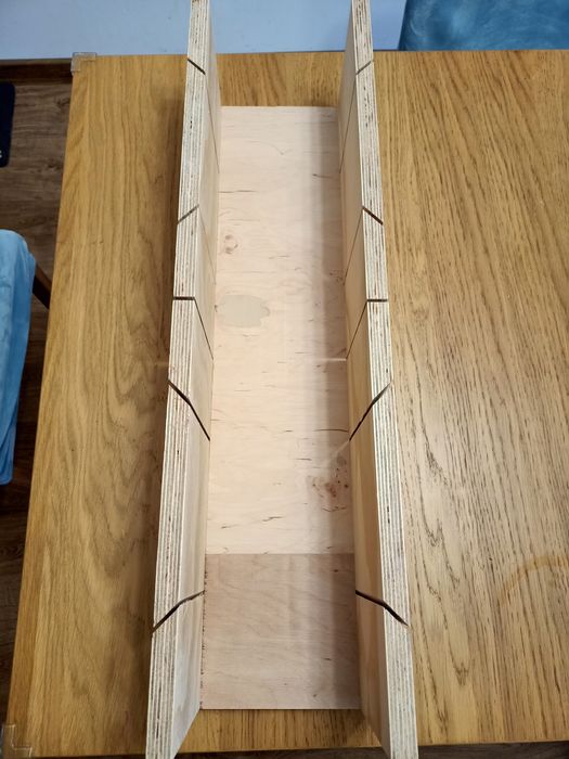 Drewniana skrzynka uciosowa