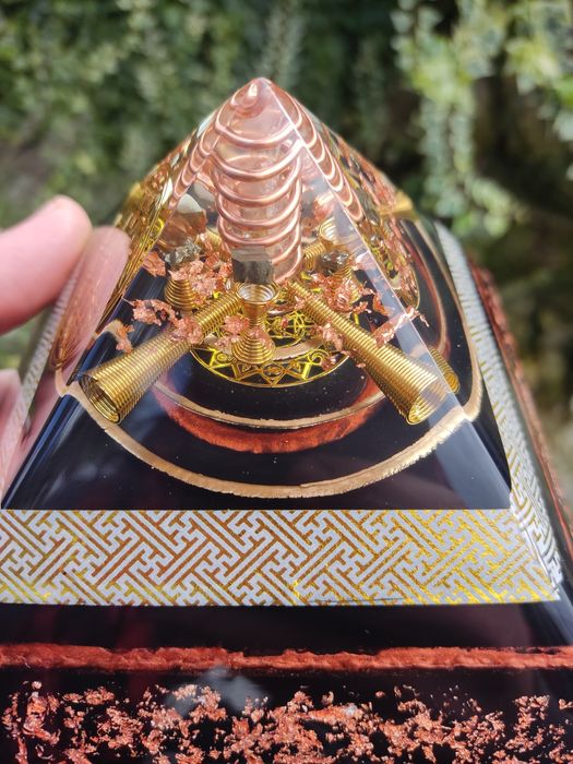 Pirâmide Orgonite
