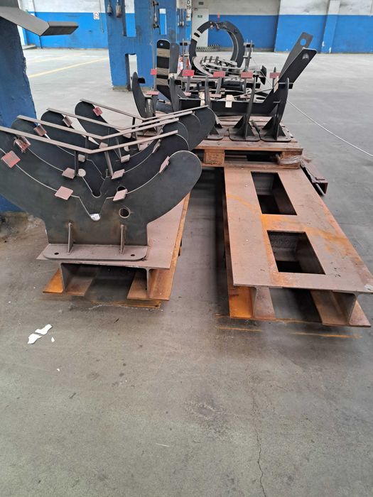 Urządzenie do spawania pływaków