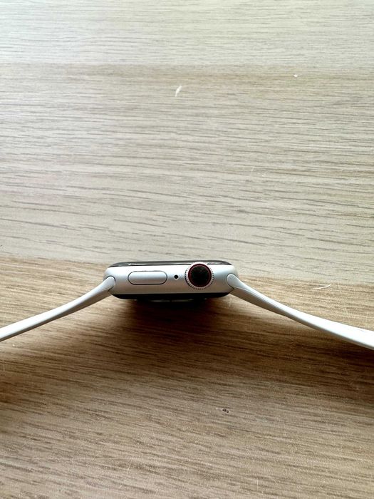 Apple Watch Series 5 40mm Srebrny – Na części