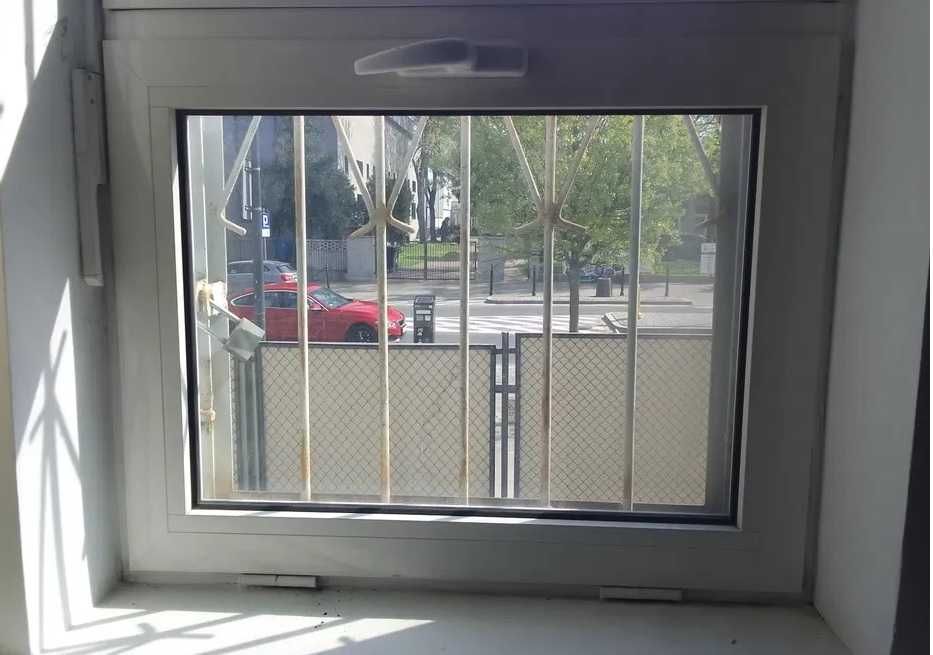Wyprzedaż używanych okien i drzwi balkonowych / Warszawa
