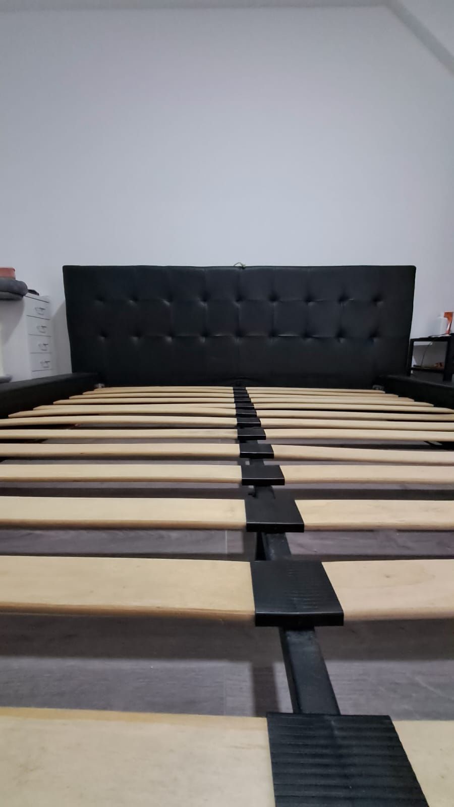 Cama de casal preta