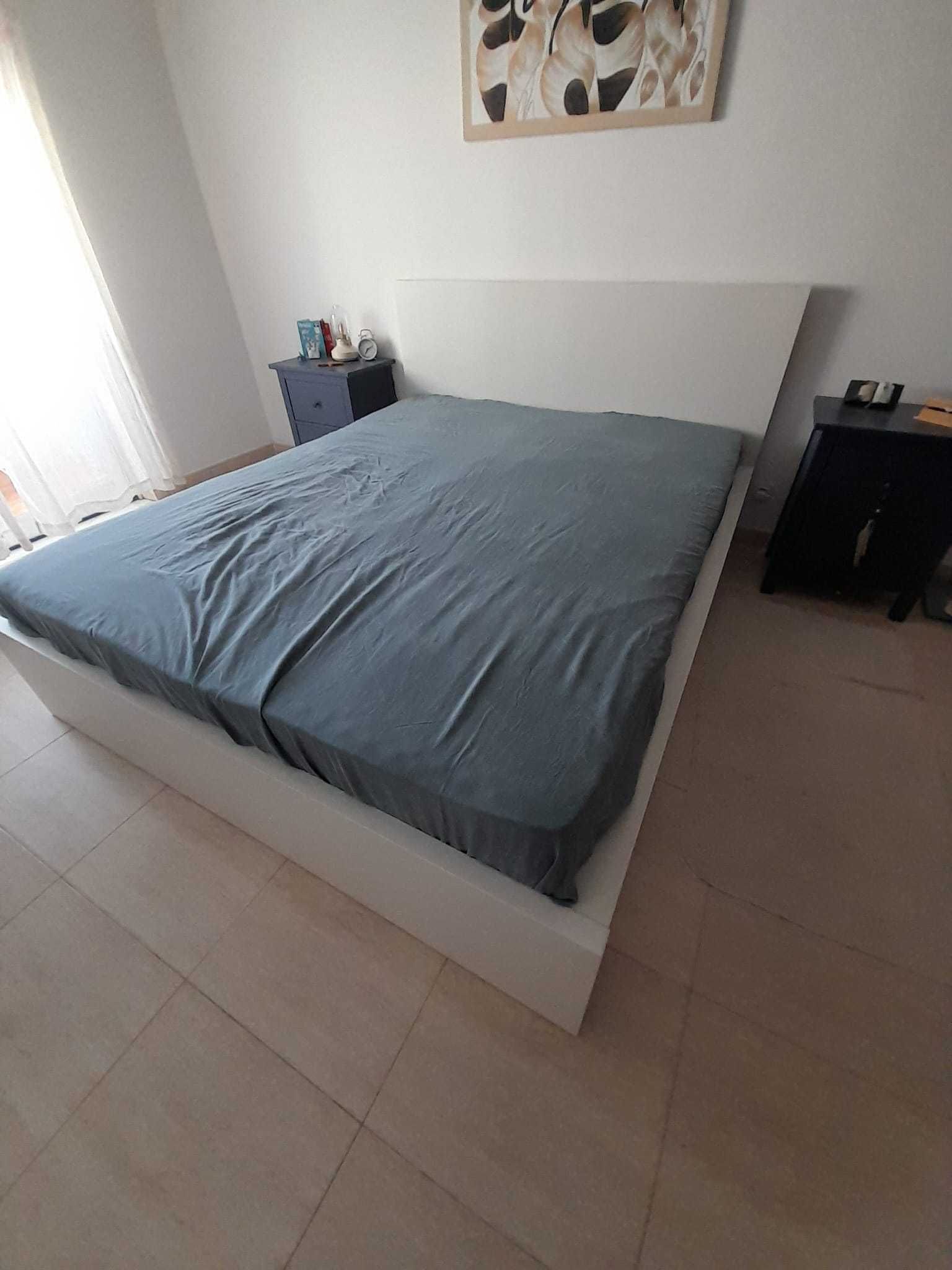 Cama casal 160 X 200 + Estrado + 4 Gavetas
