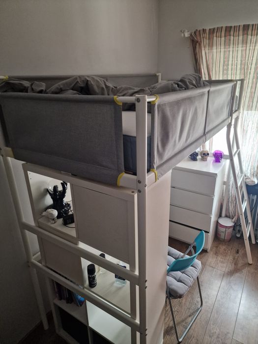 Cama alta IKEA,  quase nova