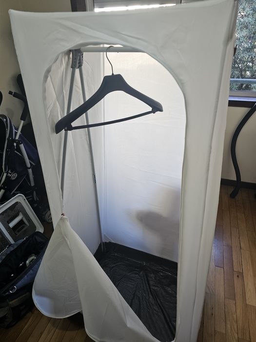 Roupeiro branco para arrumação