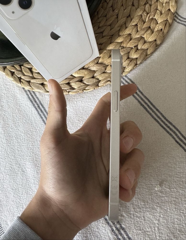 Apple iPhone 13 - Bialy - Idealny