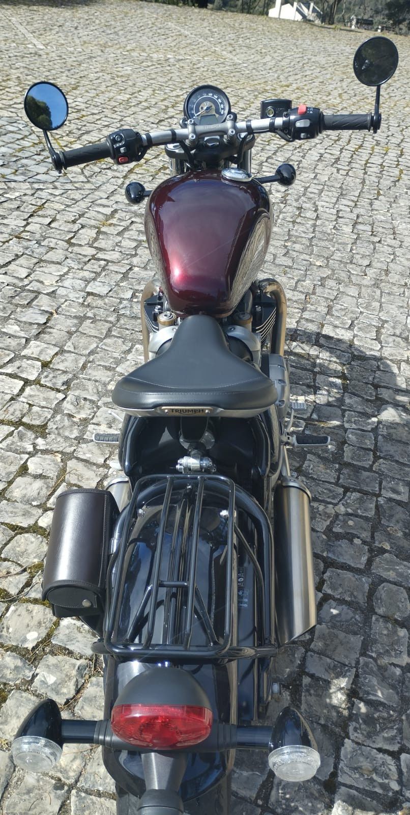 Triumph bonneville bobber