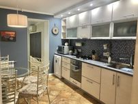 Продам 4-ком. квартиру с хорошим ремонтом в центре Черноморска.