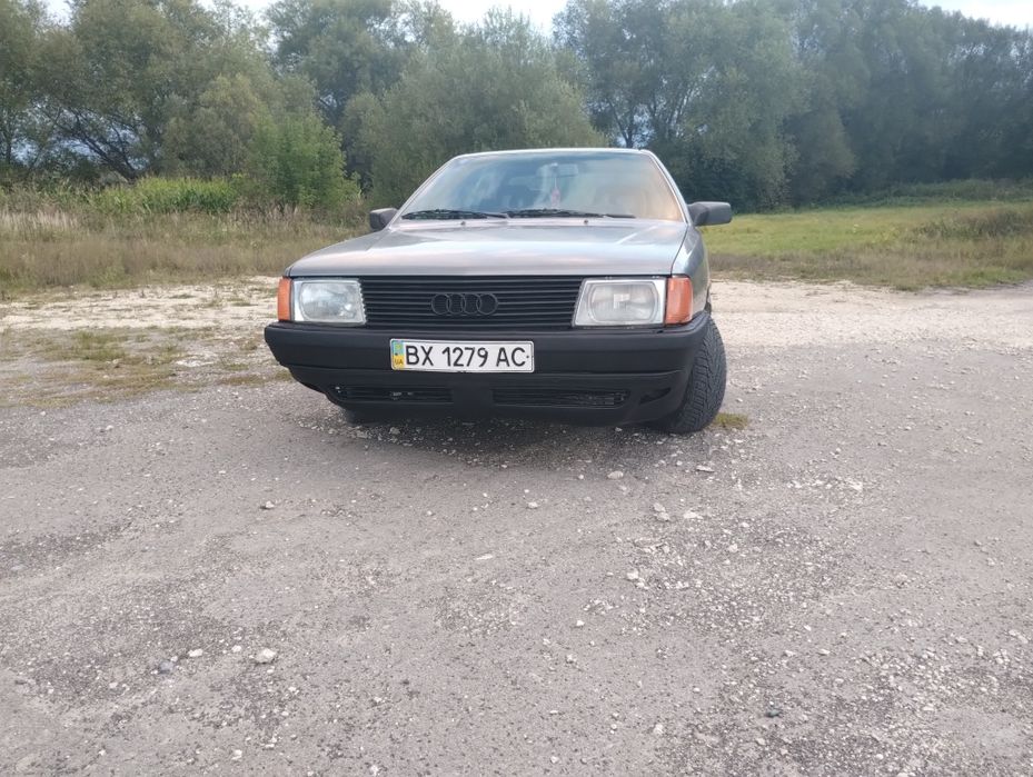 Ауді 100 в доброму стані.