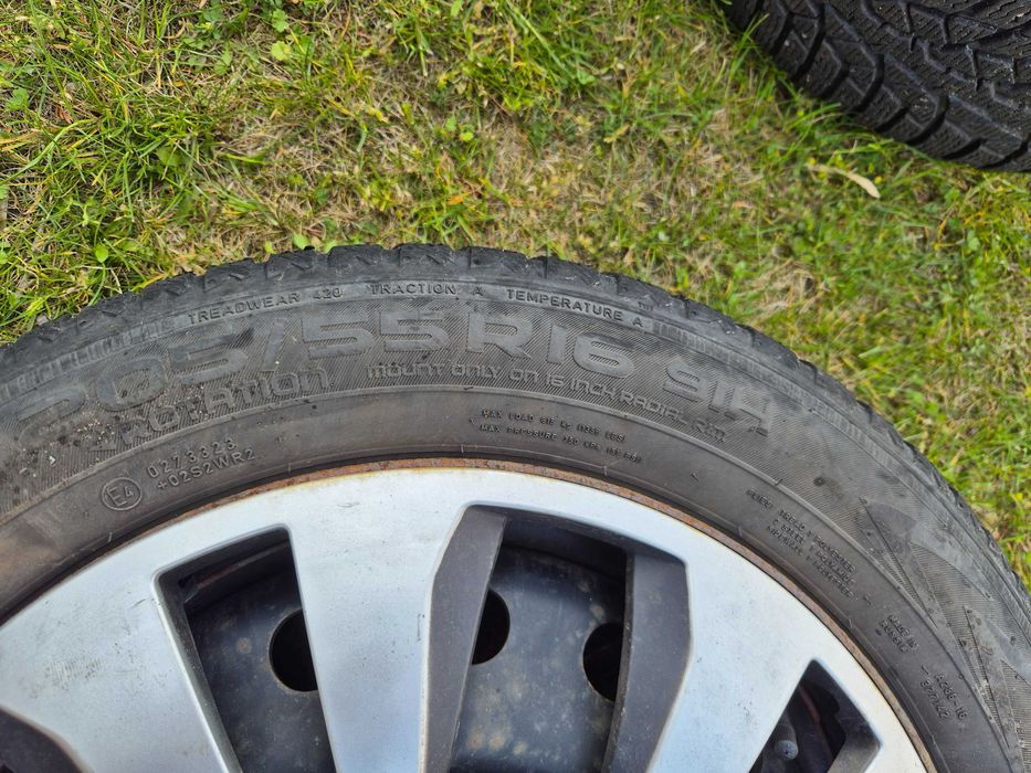 Koła felgi stalowe z oponami zimowymi Nokian 205 / 55 R15 4szt