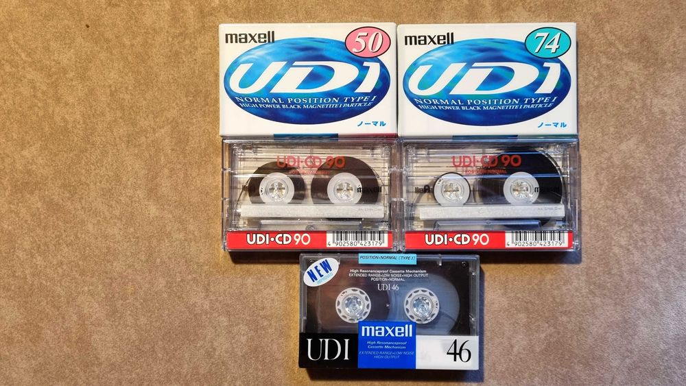 5 kaset magnetofonowych firmy Maxell z rynku japońskiego.
