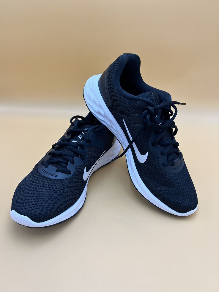 Tenis Nike Revolution 44