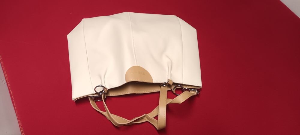 Bolsa de senhora nunca usada.