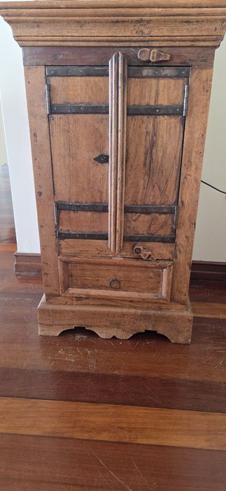 Movel pequeno para garrafas