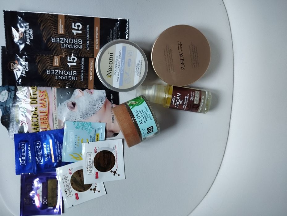 Zestaw kosmetyków z maską akgowa Nacomi