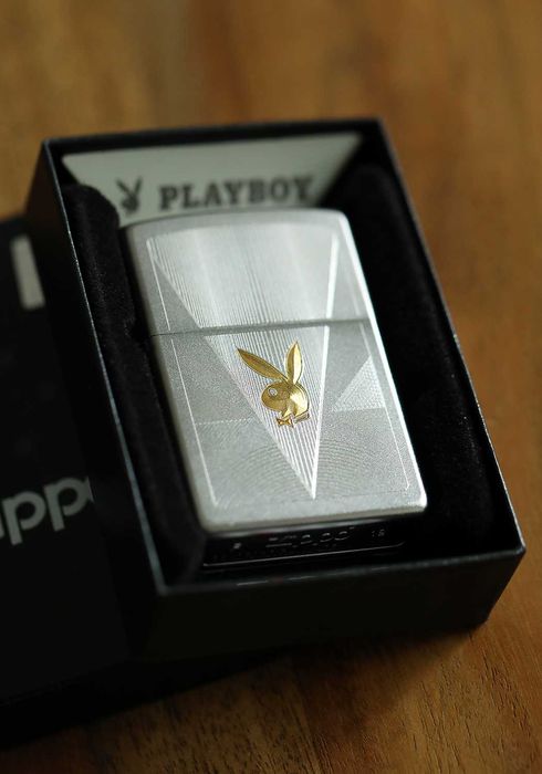 Zippo Playboy Art Deco Satin Chrome (49069) | Novo na Caixa Original