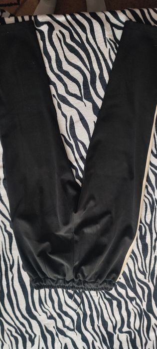 Джинсы прямые с разрезами 34 размер, штаны укороченные с лампасами