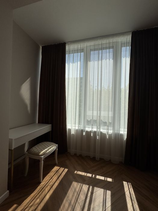 Продається сучасна, велика, нова 2-х кімнатга квартира.