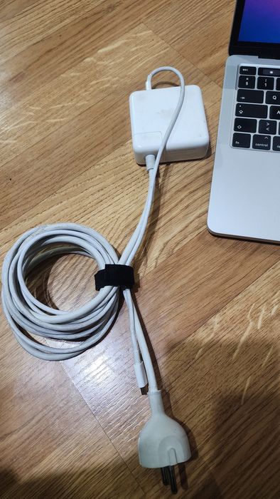 Portátil apple com carregador