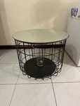 Mesa de centro ou de apoio de sala com espelho espelhada