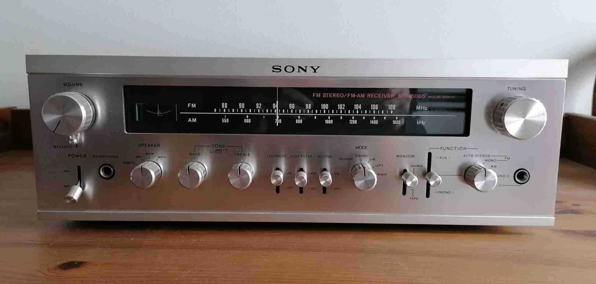 Amplificador sintonizador Sony - um clássico de qualidade