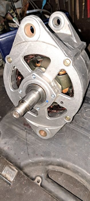 Новий генератор BOSCH 28V 20/65A  ( 0120 468 054)