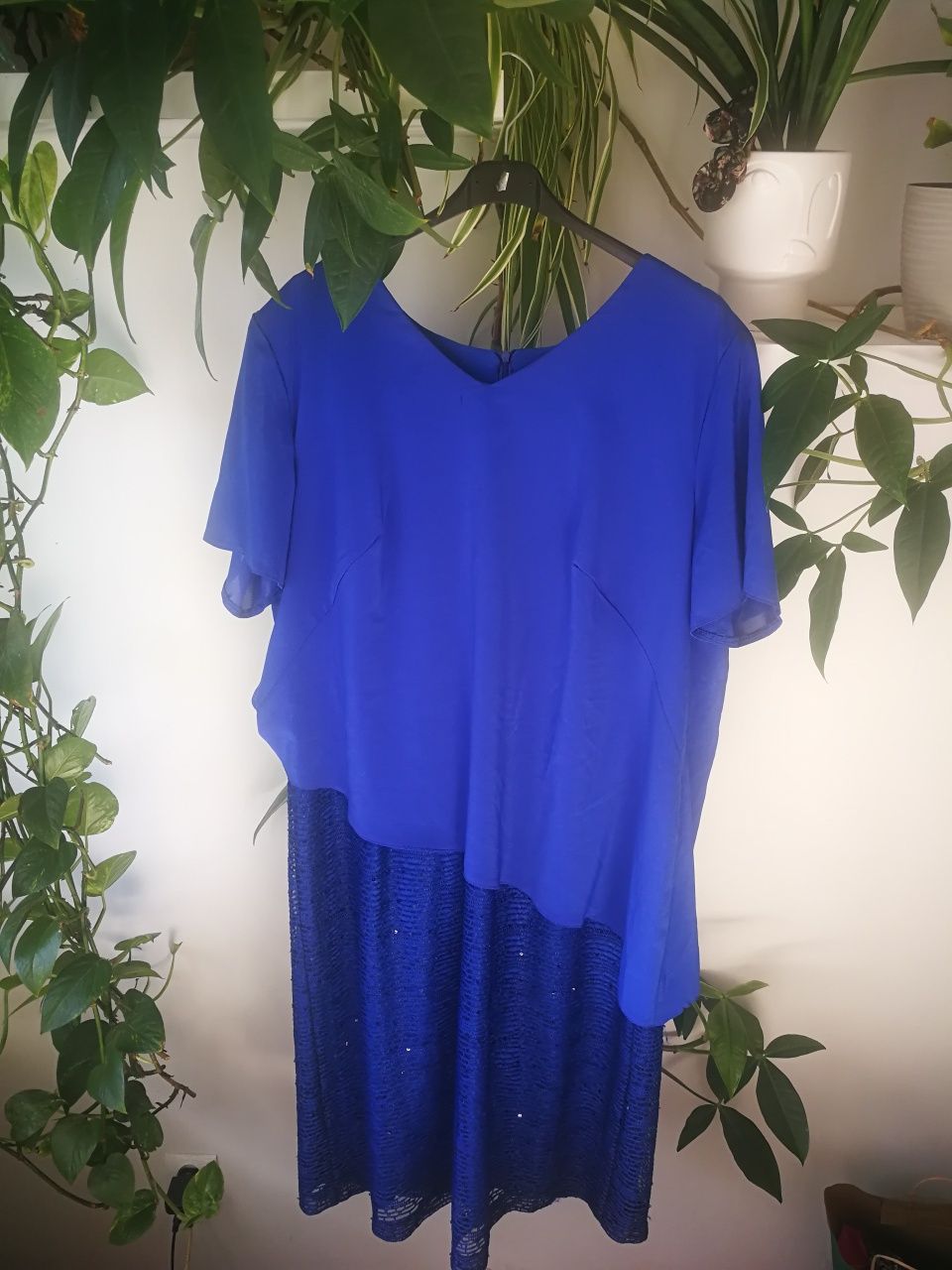 Kobaltowa Połyskująca sukienka z asymetryczna Plus Size duży biust