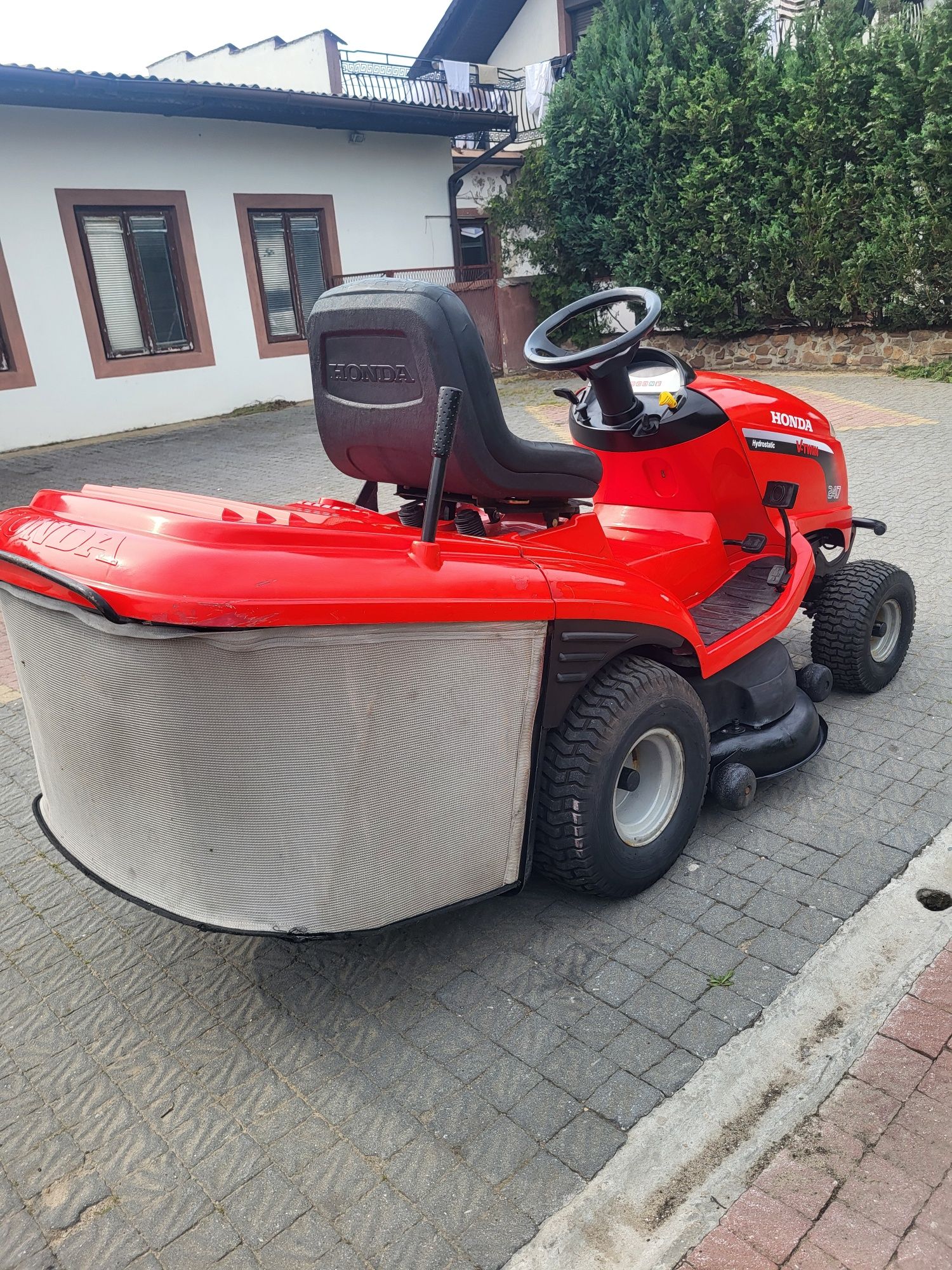 Traktorek kosiarka z koszem Honda 2417 pompa olejowa