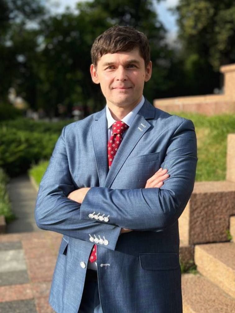 Адвокат з військового та цивільного права