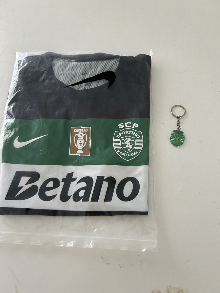 Vendo camisola do sporting + porta chaves