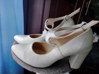 Sprzedam buty srebne