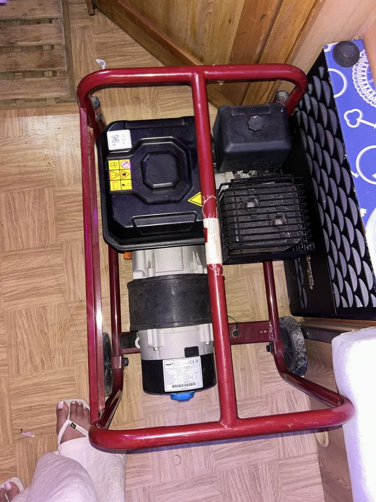 Gerador de Luz Powermate EM2800 AVR