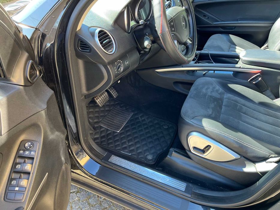 Mercedes-Benz ML 320. 2006 року