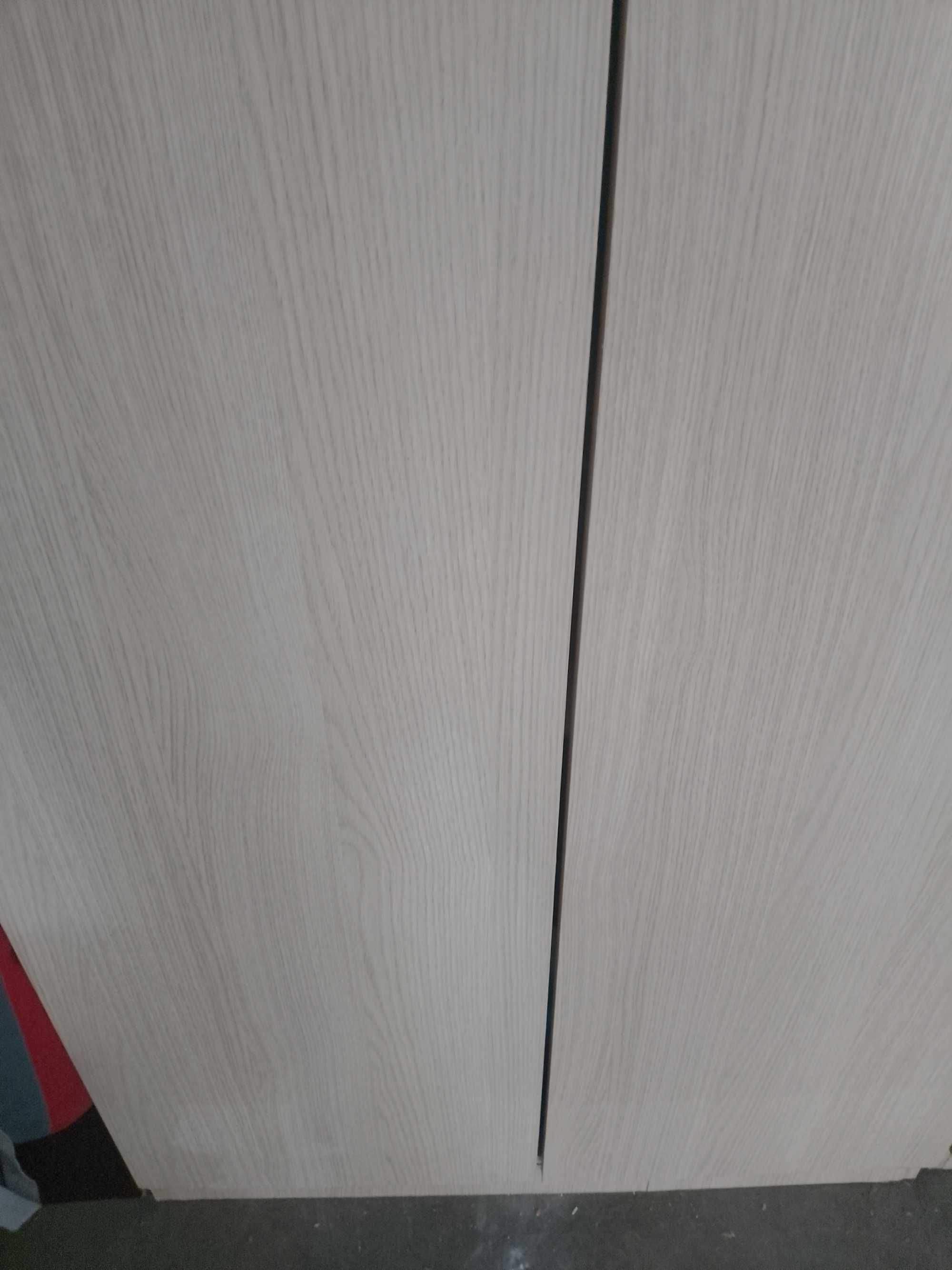 Roupeiro de 2 portas  em bom estado