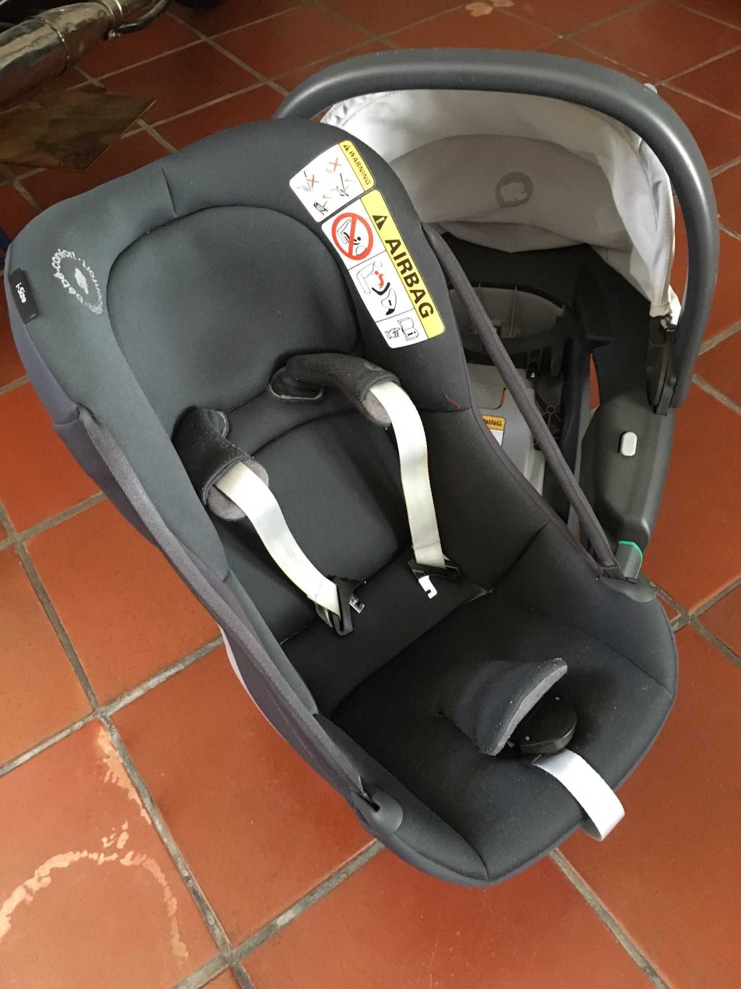 Cadeira Auto BebéConfort Essential Graphite com Isofix MaxiCosi