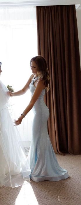 Елегантна вечірня сукня сріблясто-блакитного кольору)