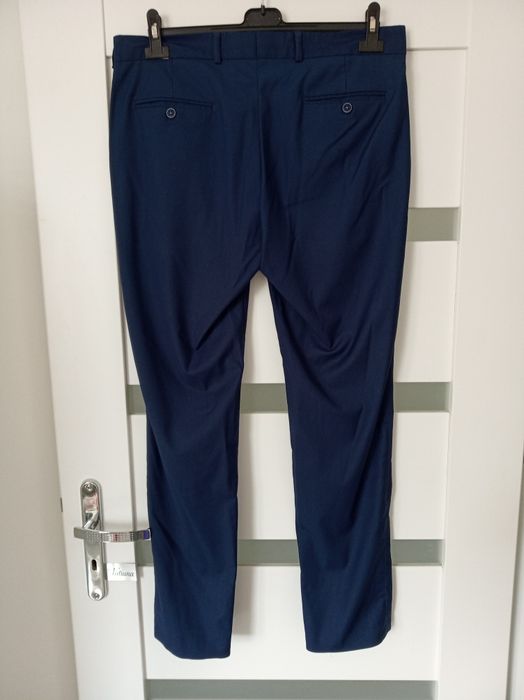 Garnitur męski granatowy slim fit studniówka wesele bierzmowanie